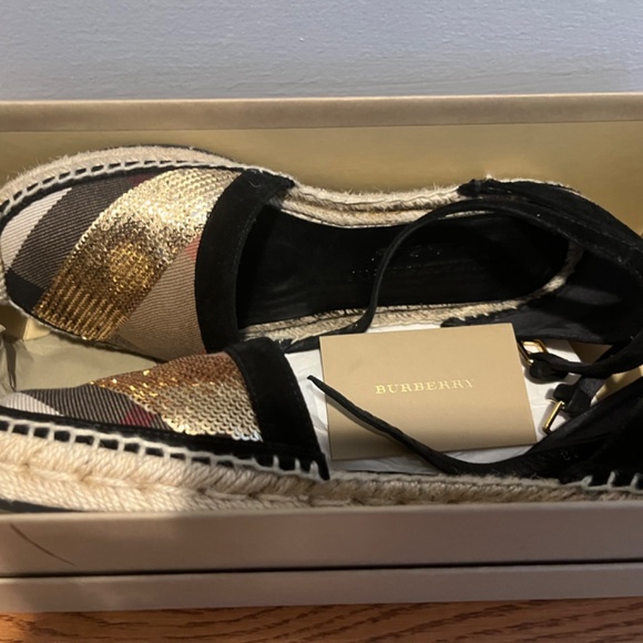 Burberry shoes - Picture 11 of 11